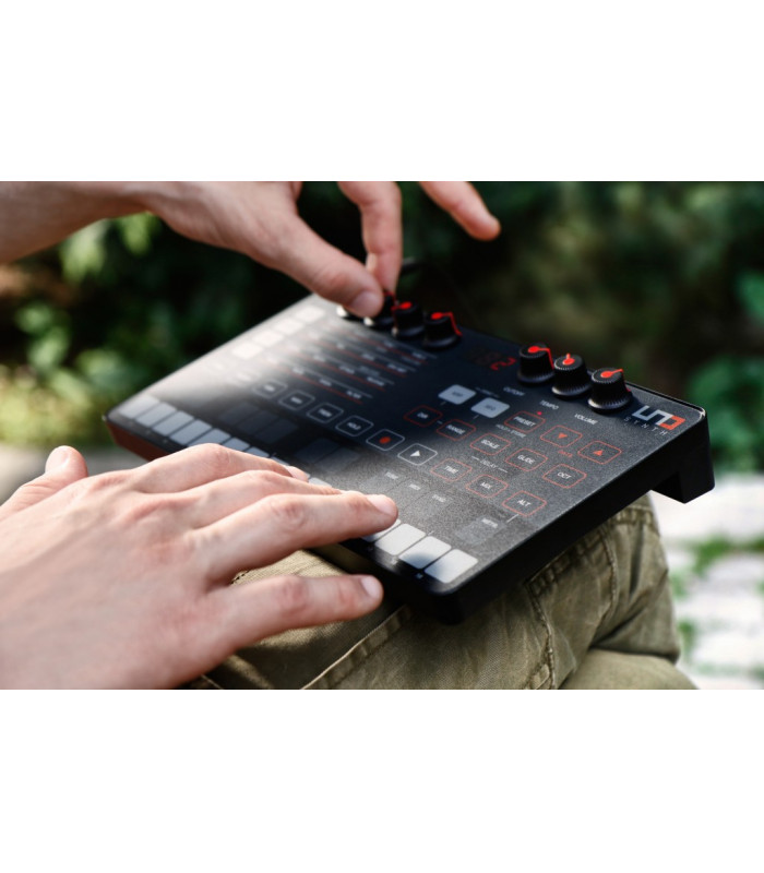 IK MULTIMEDIA UNO Synth