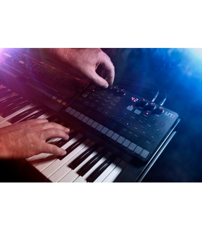 IK MULTIMEDIA UNO Synth