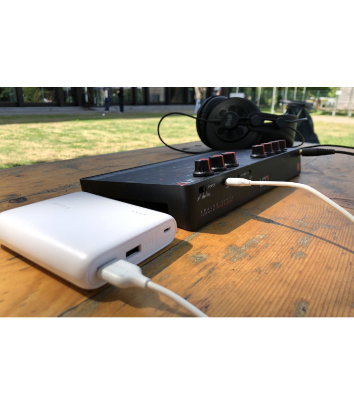 IK MULTIMEDIA UNO Synth